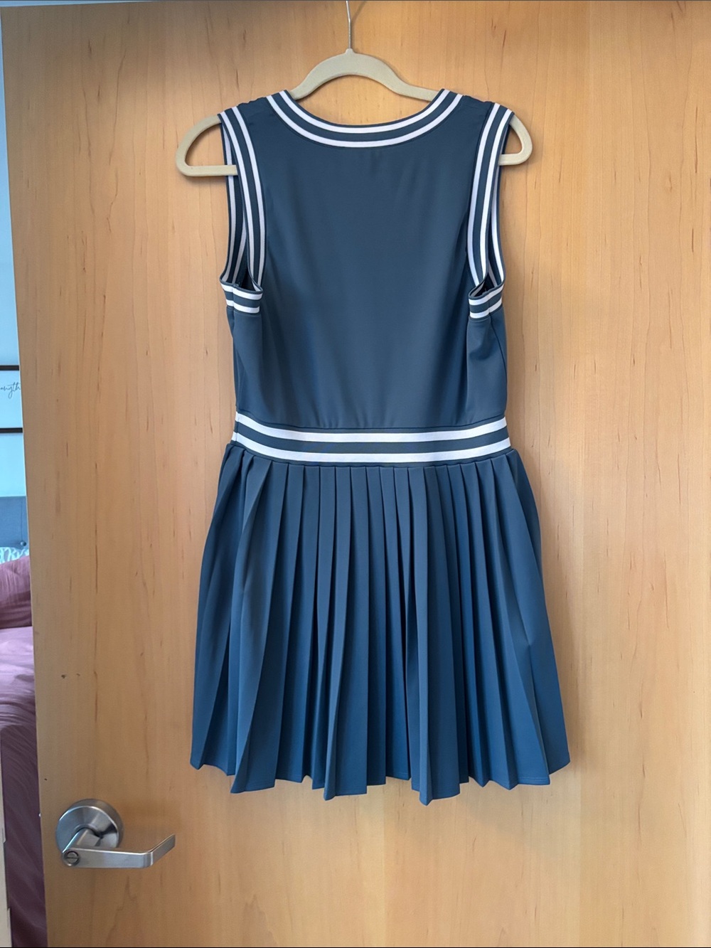 ANTONIO MELANI Navy Sleeveless V‑Neck Pleated Dress with White Trim - Picture 3 of 4